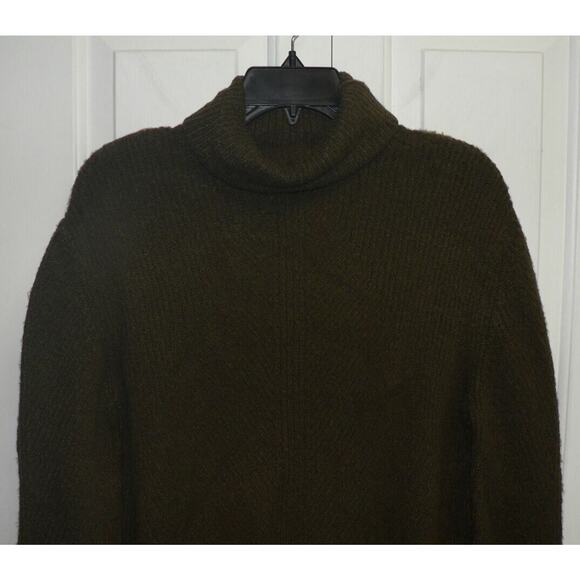 Sweet Romeo Abstract Rib Hi-Low Turtleneck Tunic Sweater in Green Small MSRP $58 - Picture 4 of 5